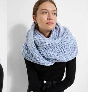 NWT Marcella London Oversized Knit Winter Wrap Chunky Infinity Scarf in Icy Blue